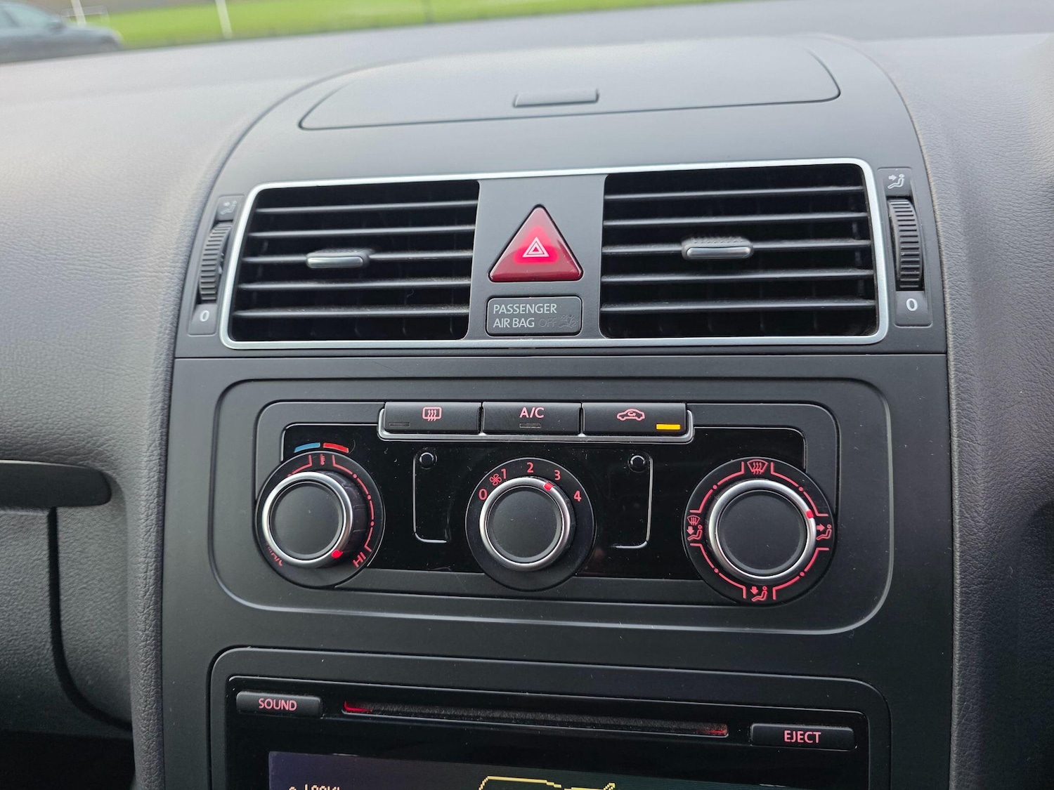 Used Volkswagen Touran 2014 for sale - 76717530: Photo 29