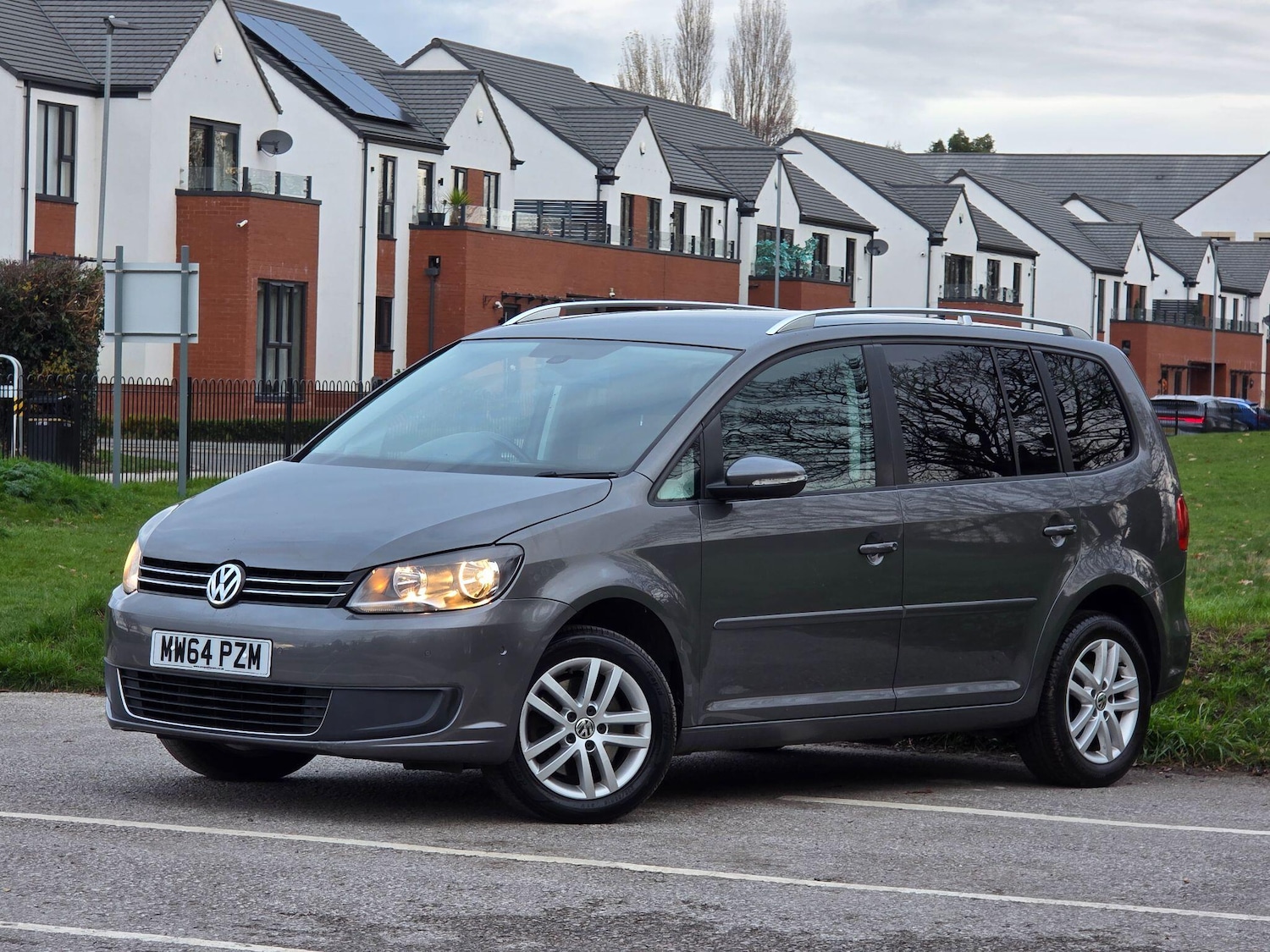 Used Volkswagen Touran 2014 for sale - 76717530: Photo 3
