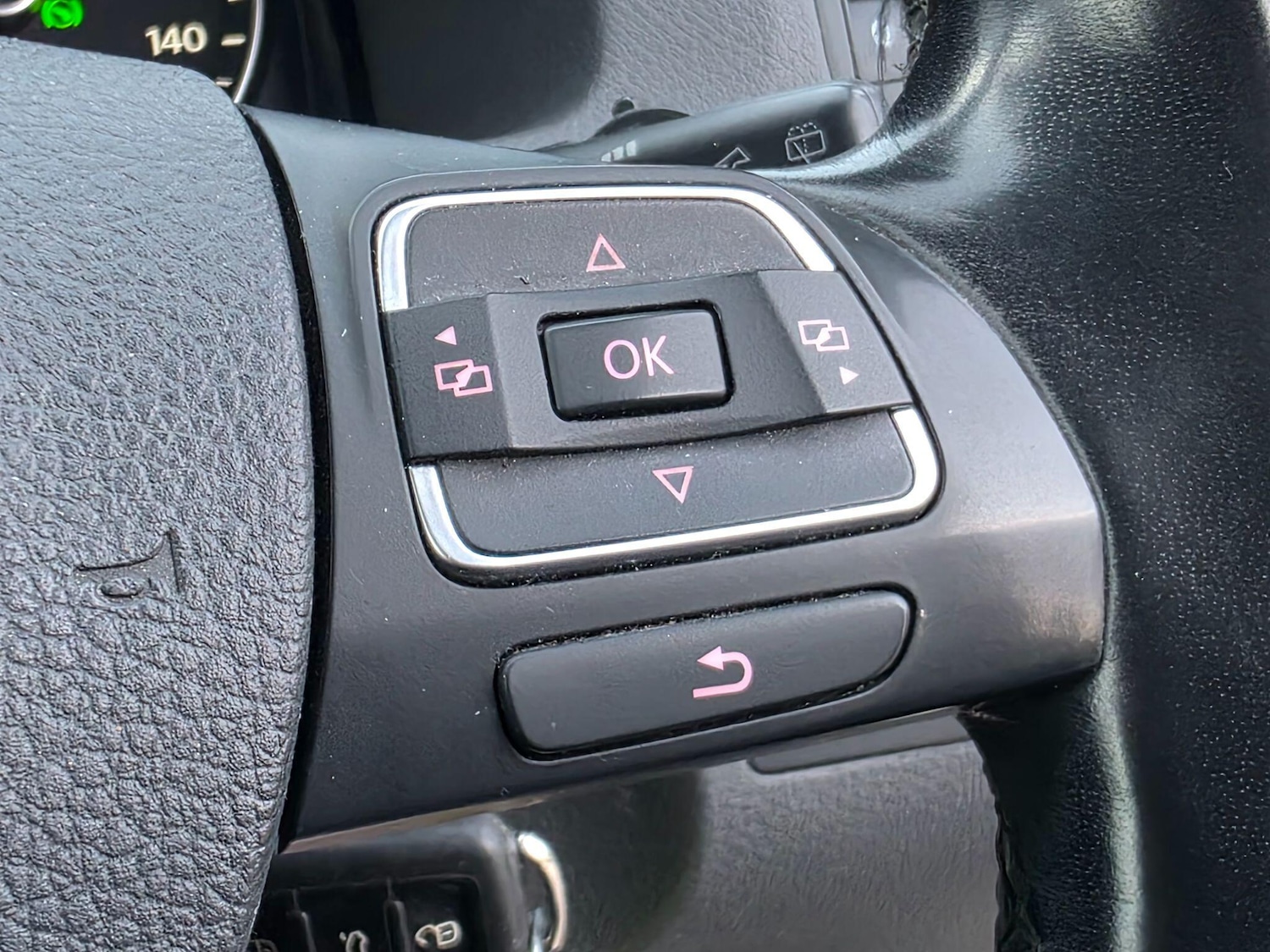 Used Volkswagen Touran 2014 for sale - 76717530: Photo 36