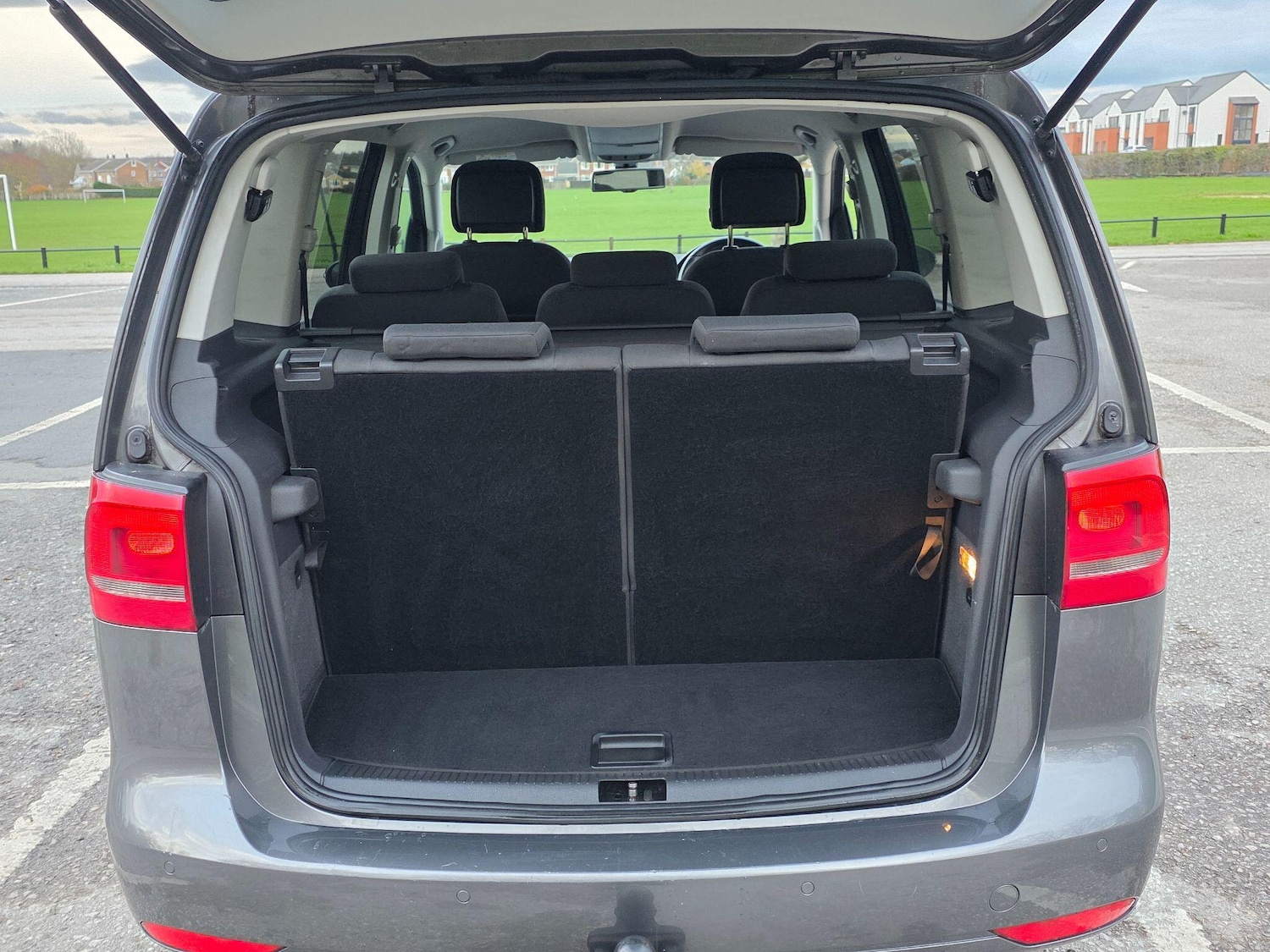 Used Volkswagen Touran 2014 for sale - 76717530: Photo 41