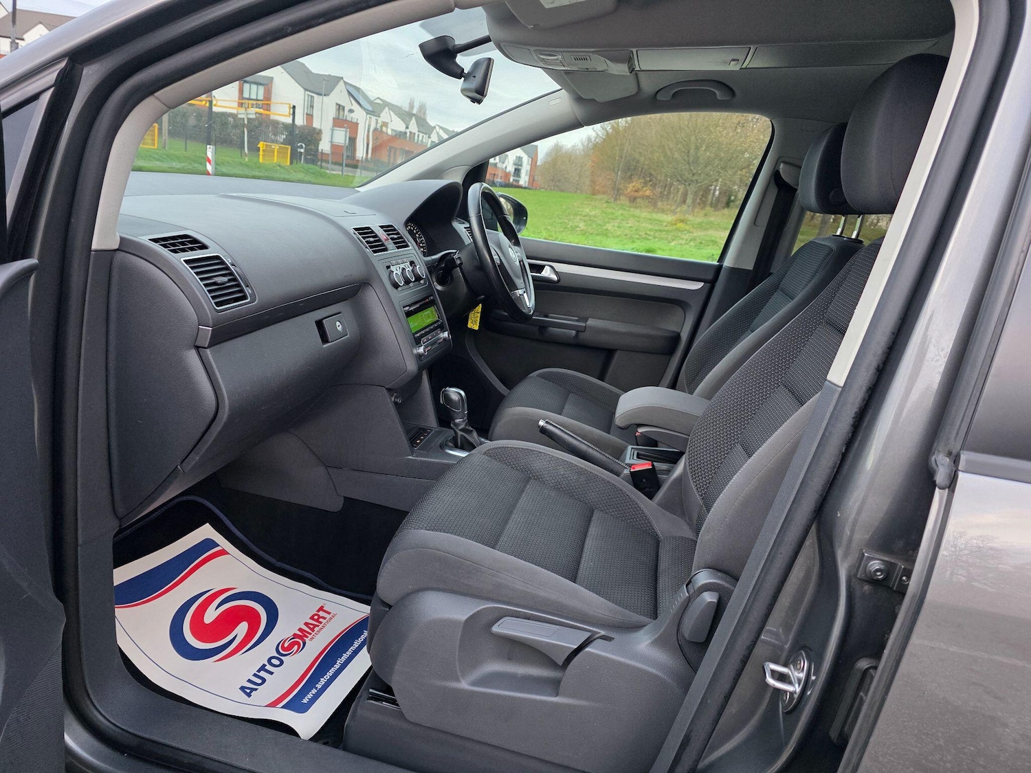 Used Volkswagen Touran 2014 for sale - 76717530: Photo 9