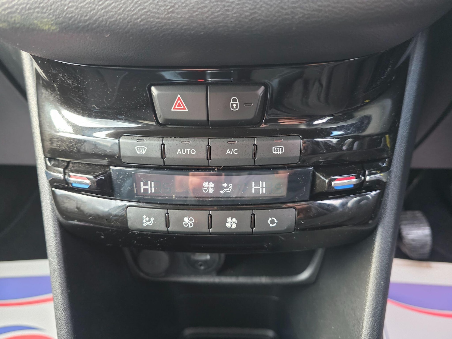 Used Peugeot 208 2014 for sale - 77269468: Photo 26