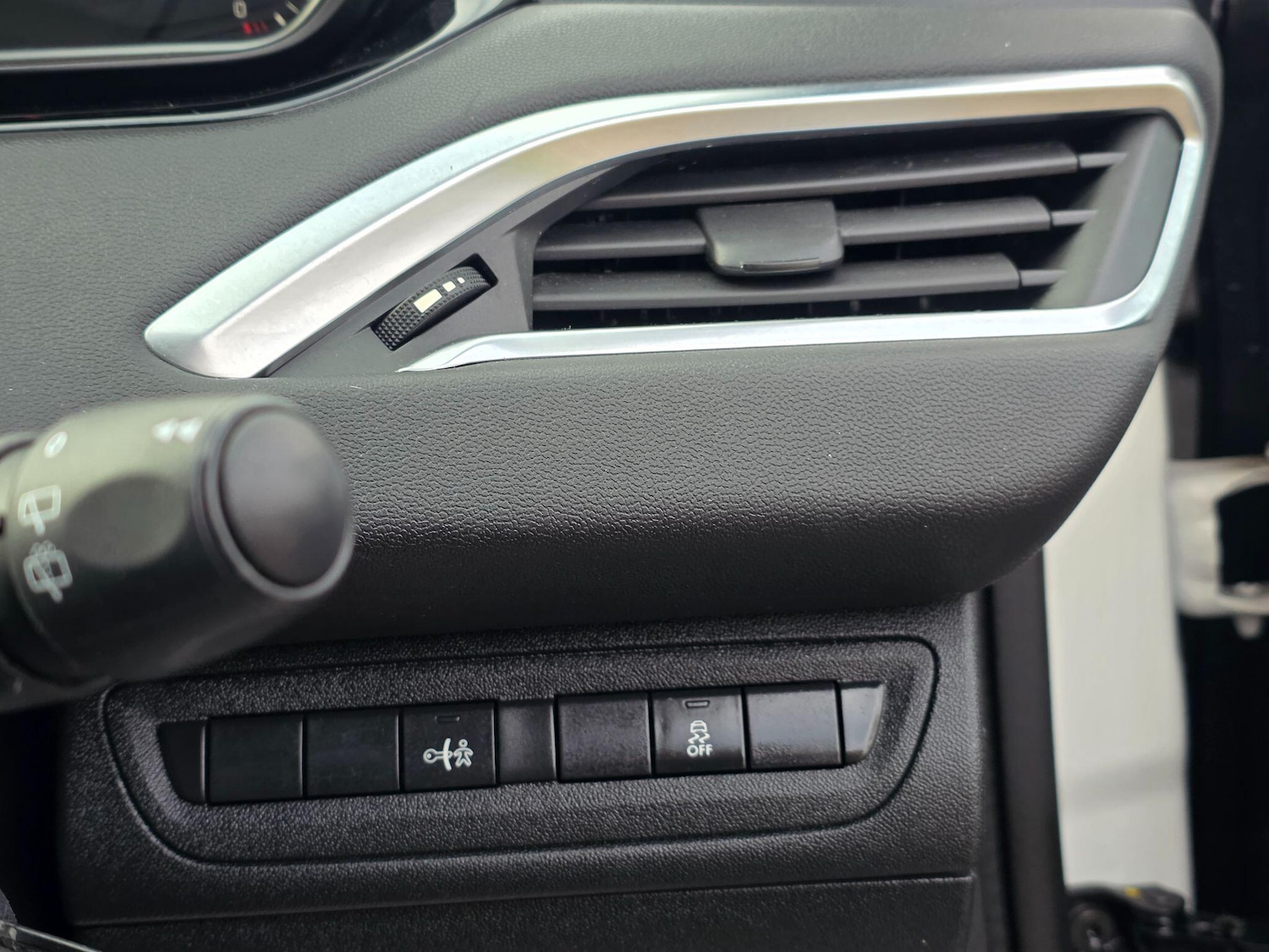 Used Peugeot 208 2014 for sale - 77269468: Photo 34