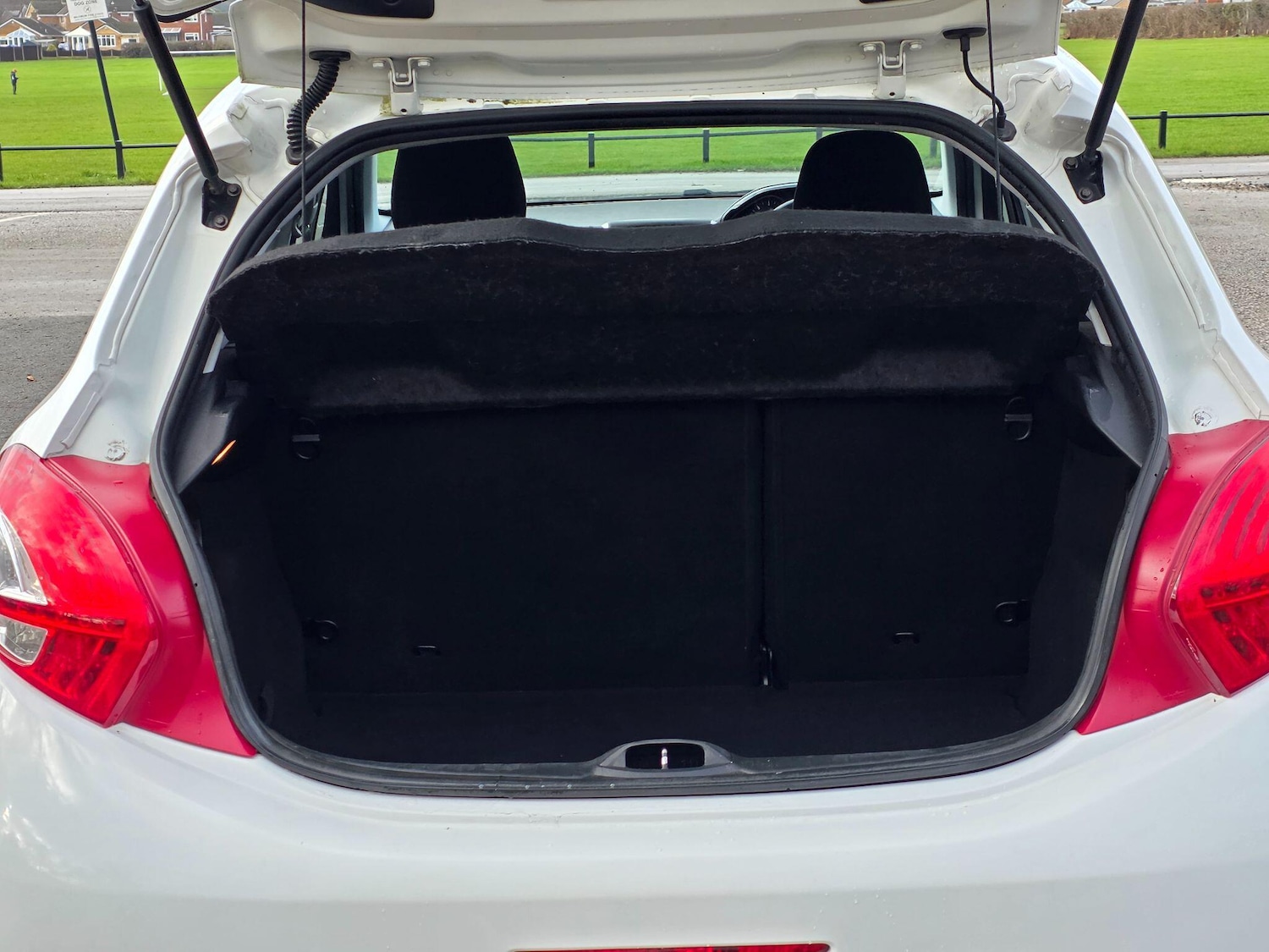 Used Peugeot 208 2014 for sale - 77269468: Photo 36