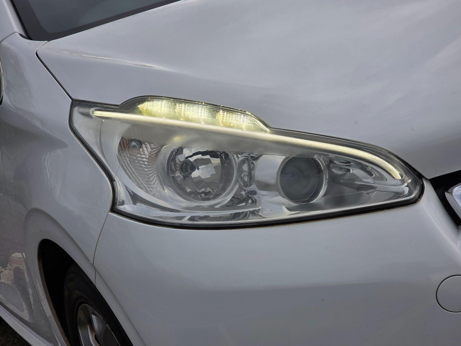 Used Peugeot 208 2014 for sale - 77269468: Photo 39