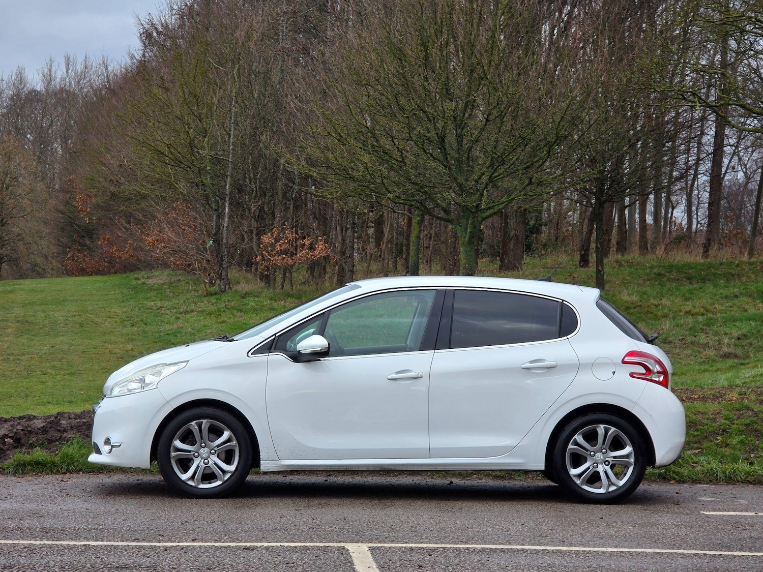 Used Peugeot 208 2014 for sale - 77269468: Photo 4