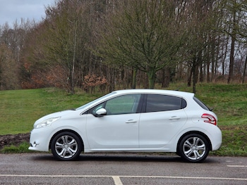 Used Peugeot 208 2014 for sale - 77269468: Photo