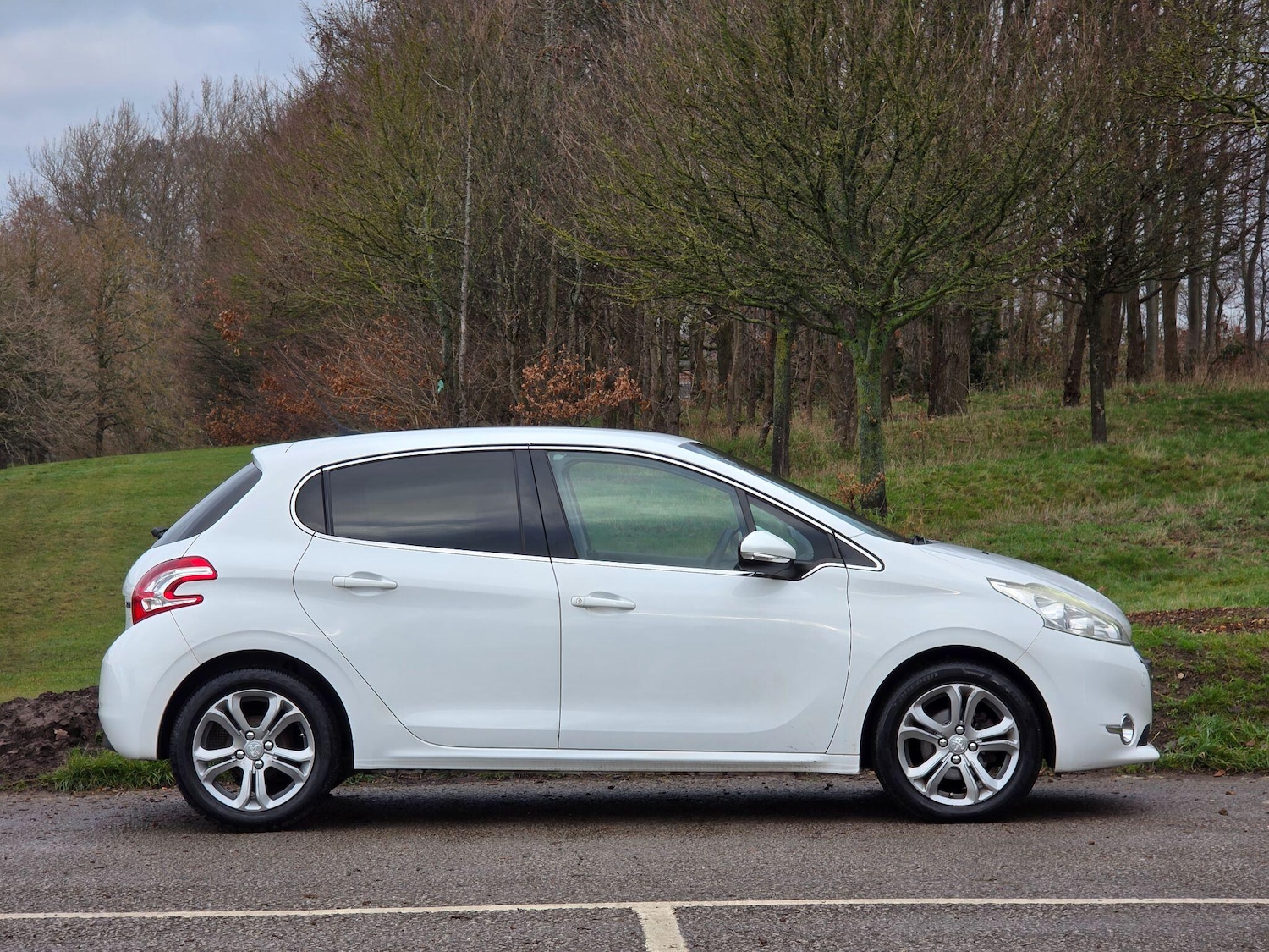 Used Peugeot 208 2014 for sale - 77269468: Photo 8