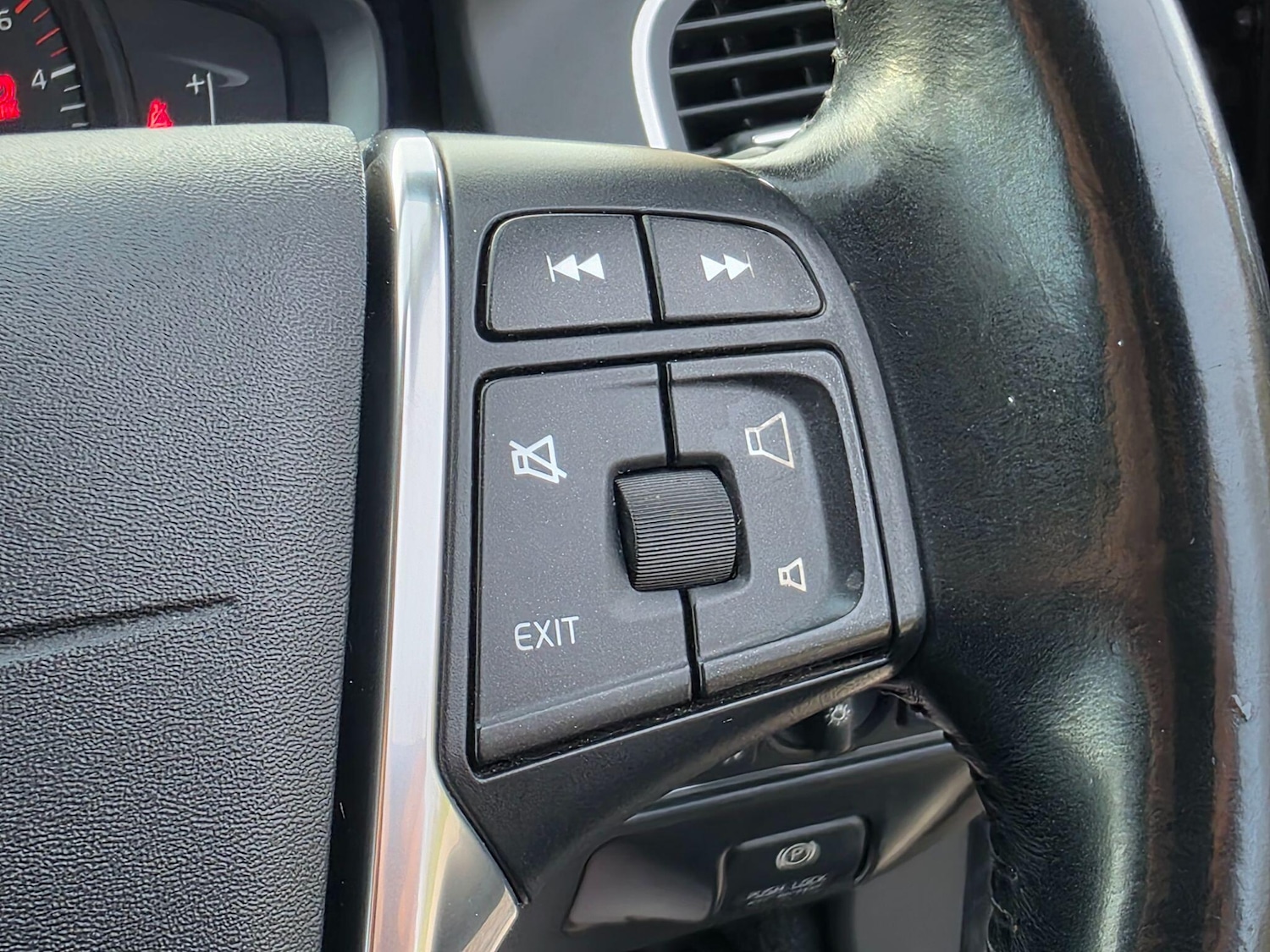 Used Volvo XC60 2013 for sale - 76661195: Photo 32