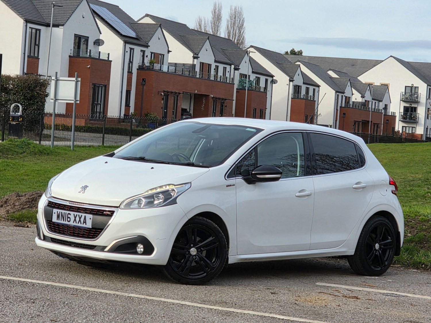 Used Peugeot 208 2016 for sale - 77614610: Photo 3
