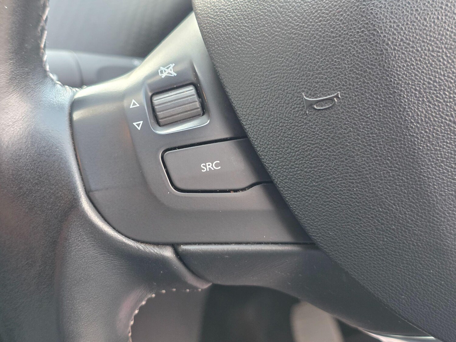 Used Peugeot 2008 2016 for sale - 77810344: Photo 34