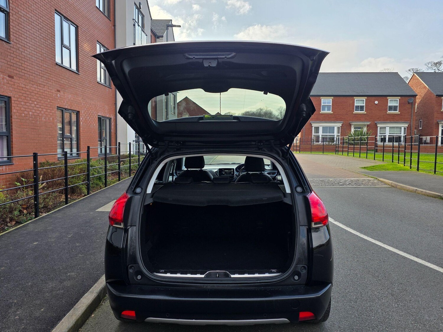 Used Peugeot 2008 2016 for sale - 77810344: Photo 41