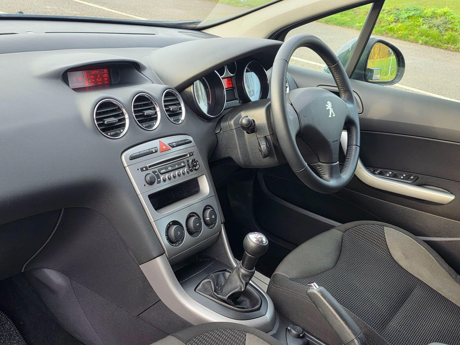 Used Peugeot 308 2012 for sale - 76966929: Photo 11