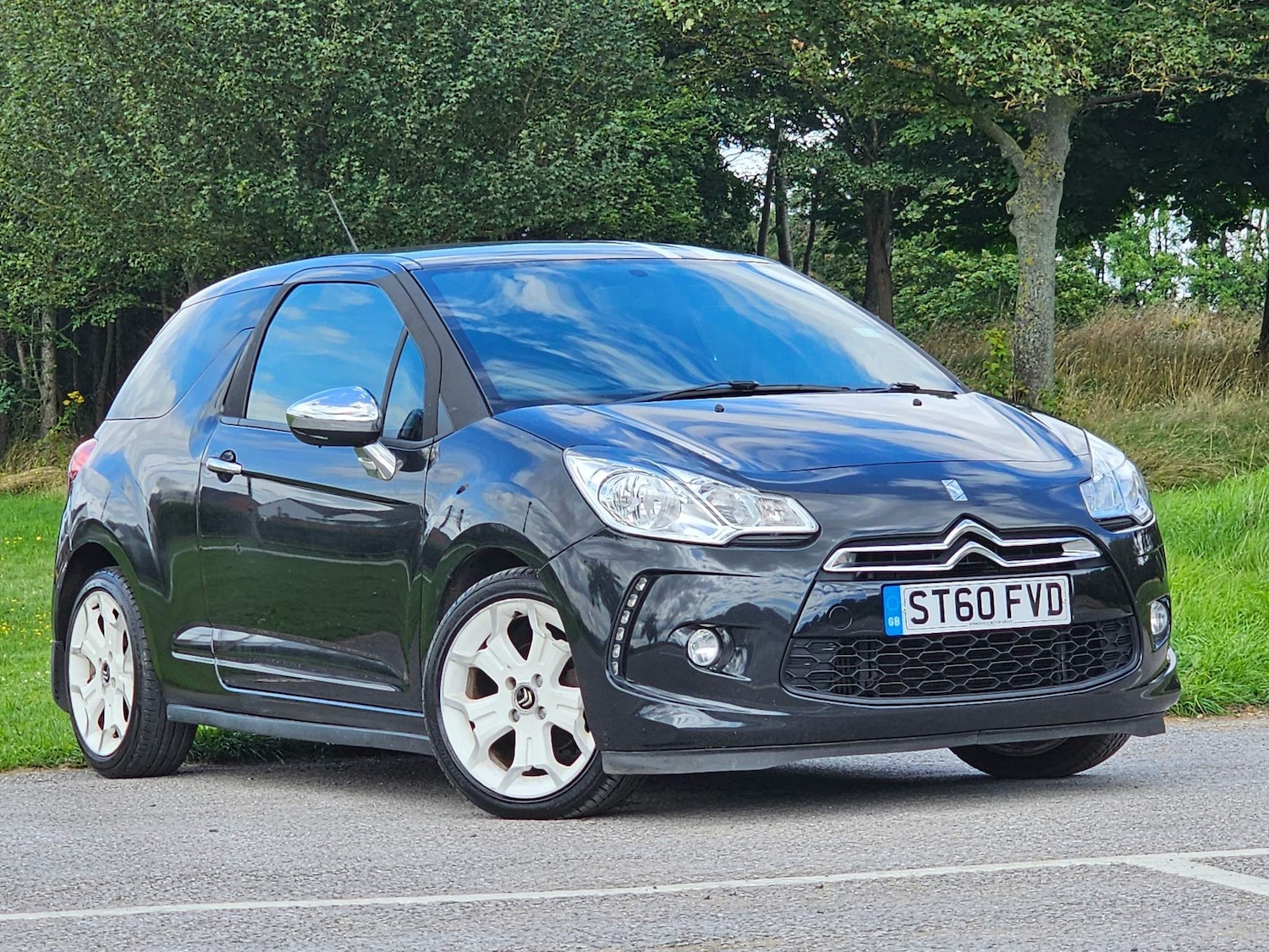 Used Citroen DS3 2010 for sale - 76086571: Photo 1