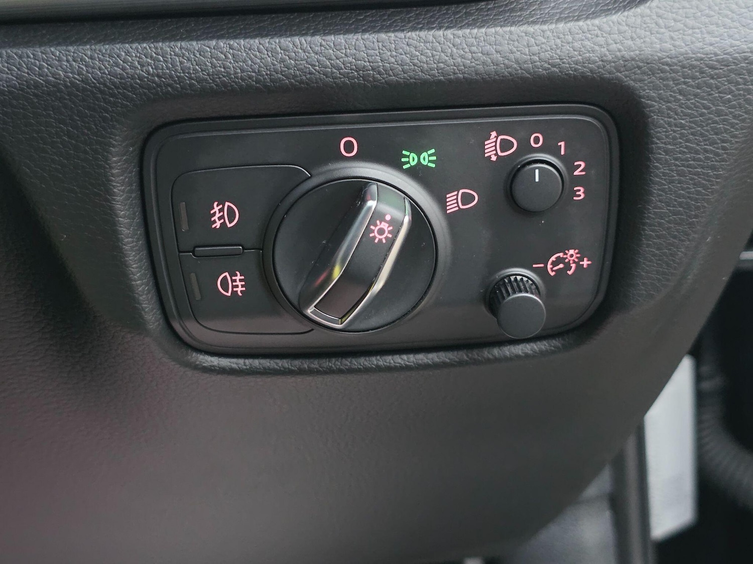 Used Audi A3 2015 for sale - 77031635: Photo 39