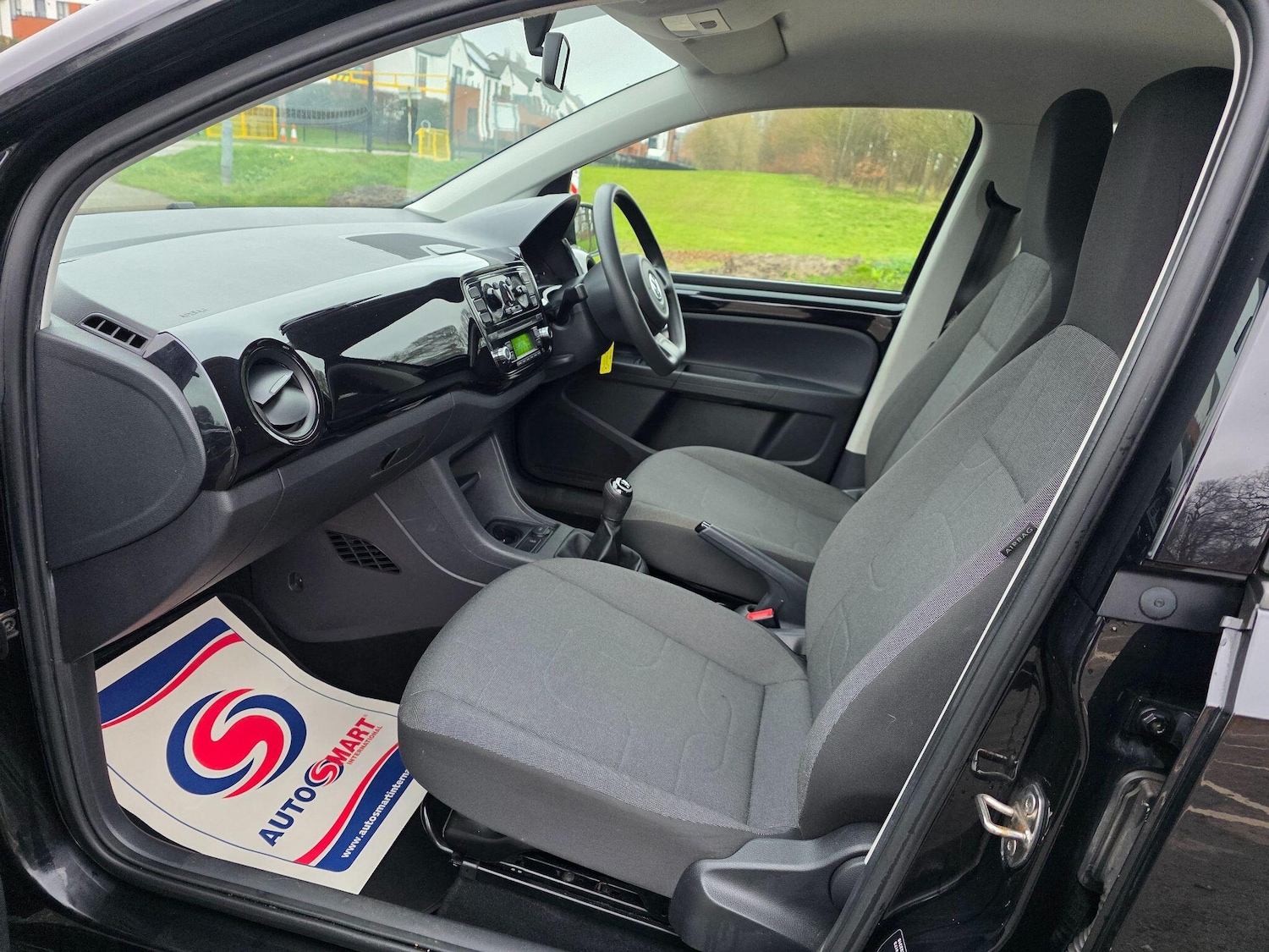 Used Volkswagen up! 2015 for sale - 77428314: Photo 9