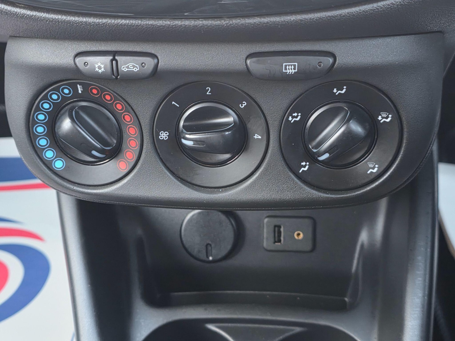 Used Vauxhall Corsa 2015 for sale - 77010628: Photo 19