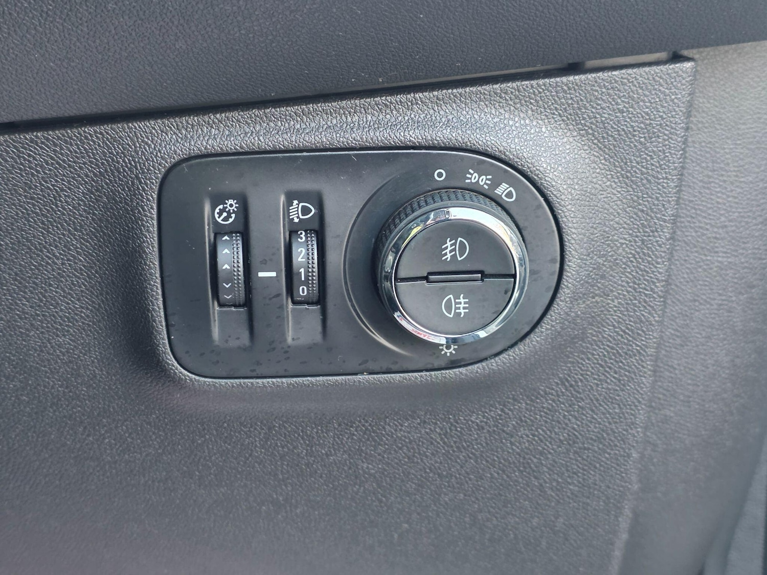 Used Vauxhall Corsa 2015 for sale - 77010628: Photo 28