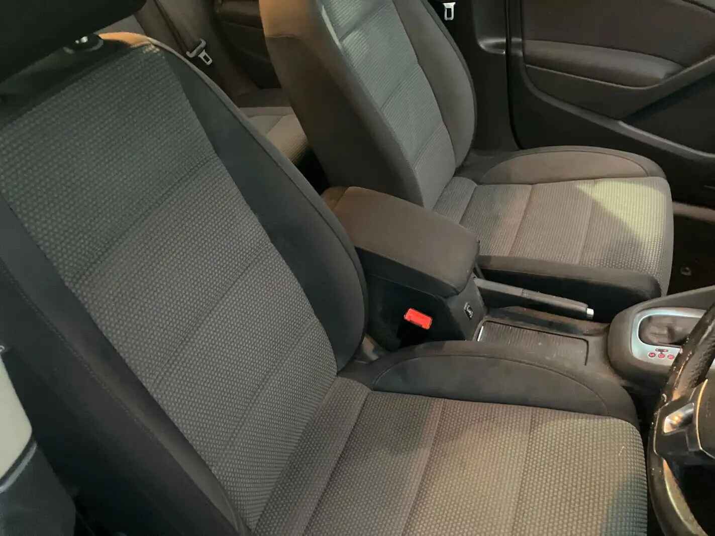 Used Volkswagen Golf 2010 for sale - 77602139: Photo 3