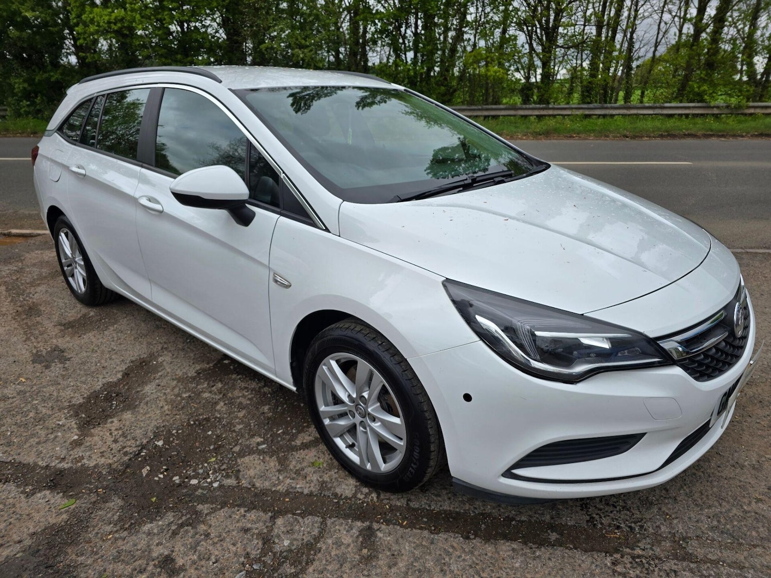 Used Vauxhall Astra 2017 for sale - 76891868: Photo 1
