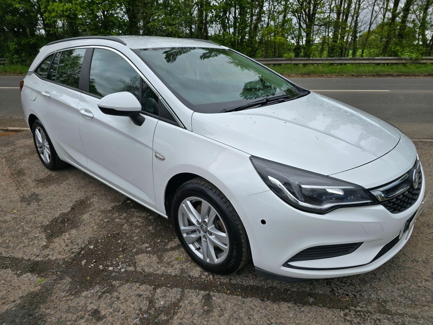 Used Vauxhall Astra 2017 for sale - 76891868: Photo 2