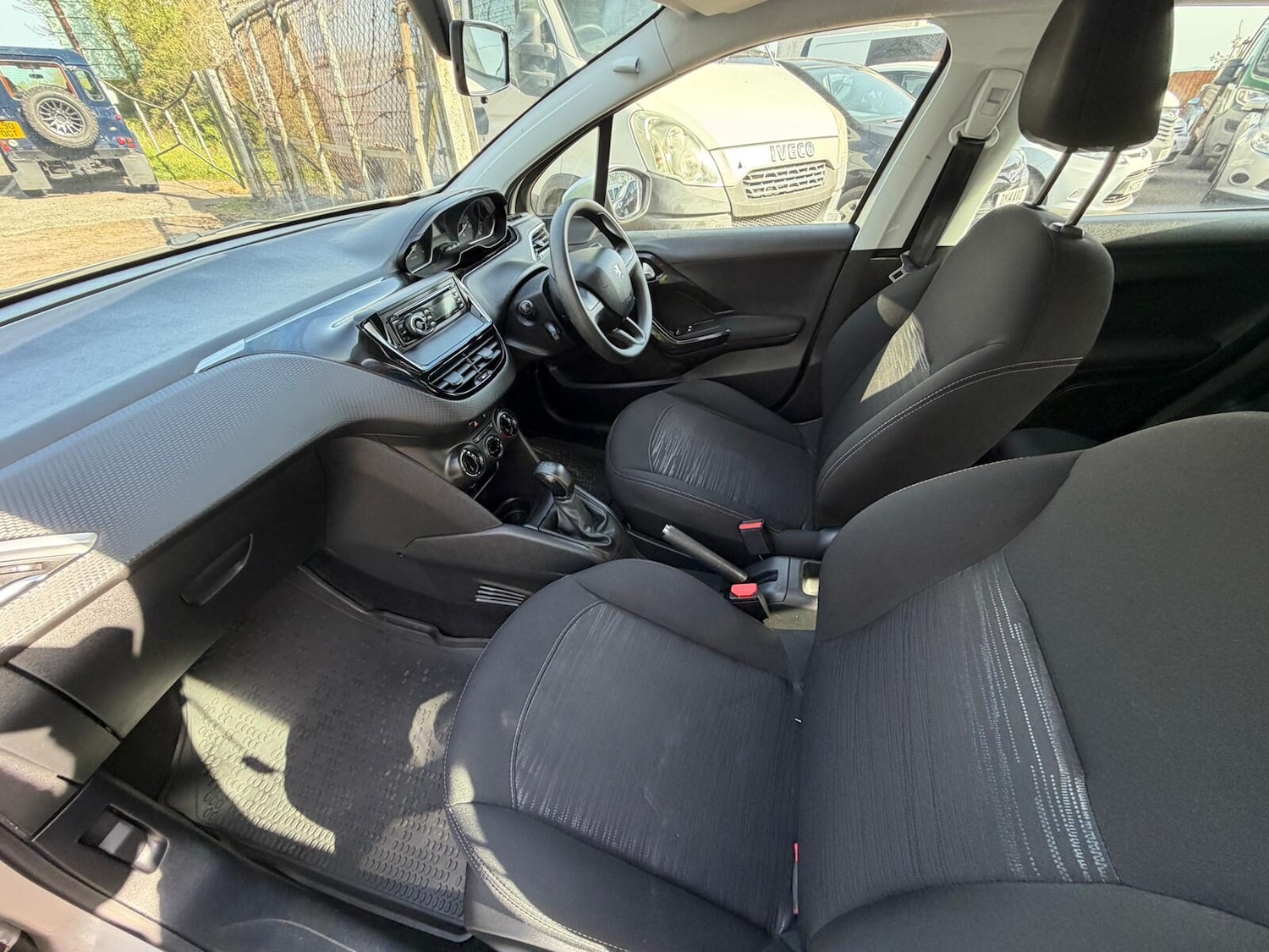 Used Peugeot 208 2016 for sale - 78201589: Photo 12