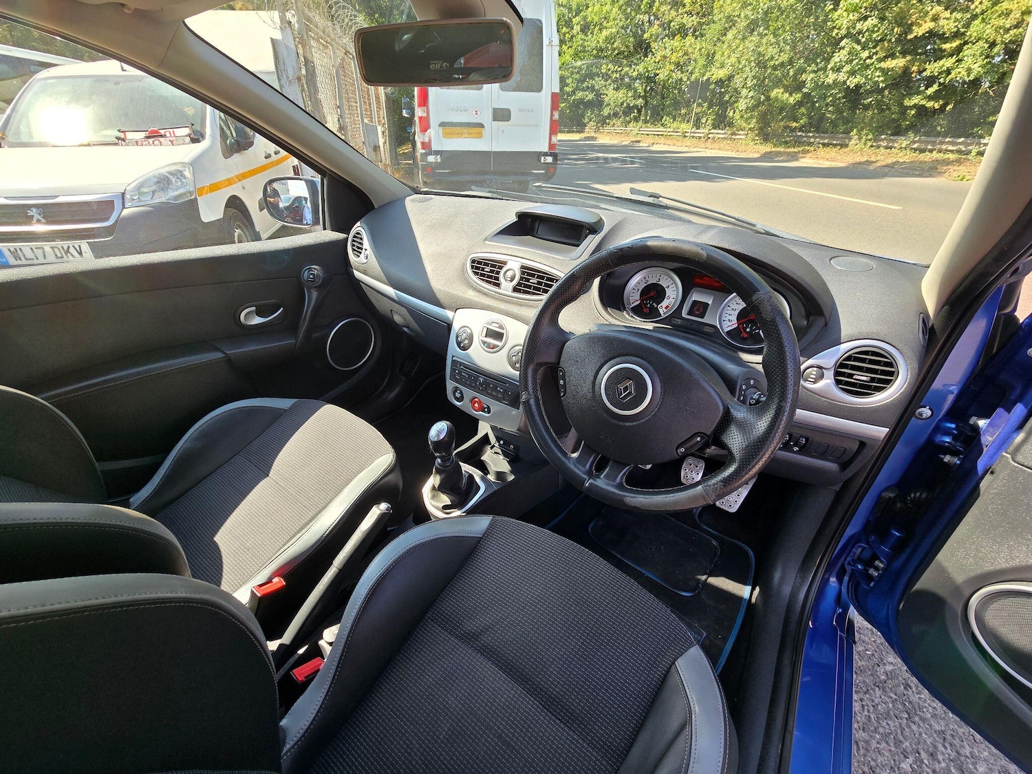 Used Renault Clio 2009 for sale - 76441035: Photo 9