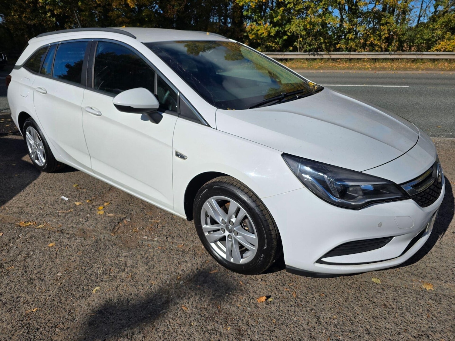 Used Vauxhall Astra 2017 for sale - 76891866: Photo 1