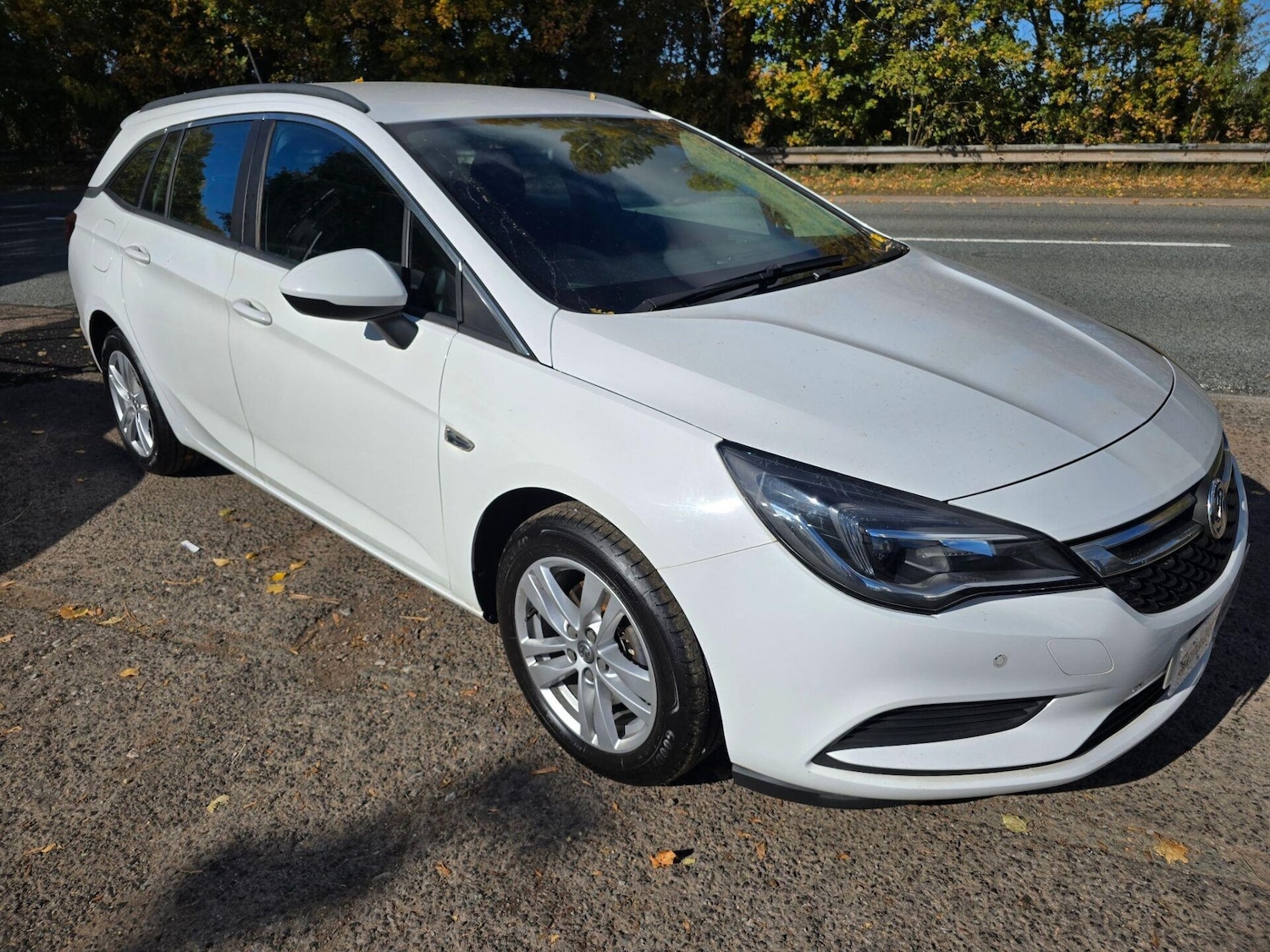 Used Vauxhall Astra 2017 for sale - 76891866: Photo 2
