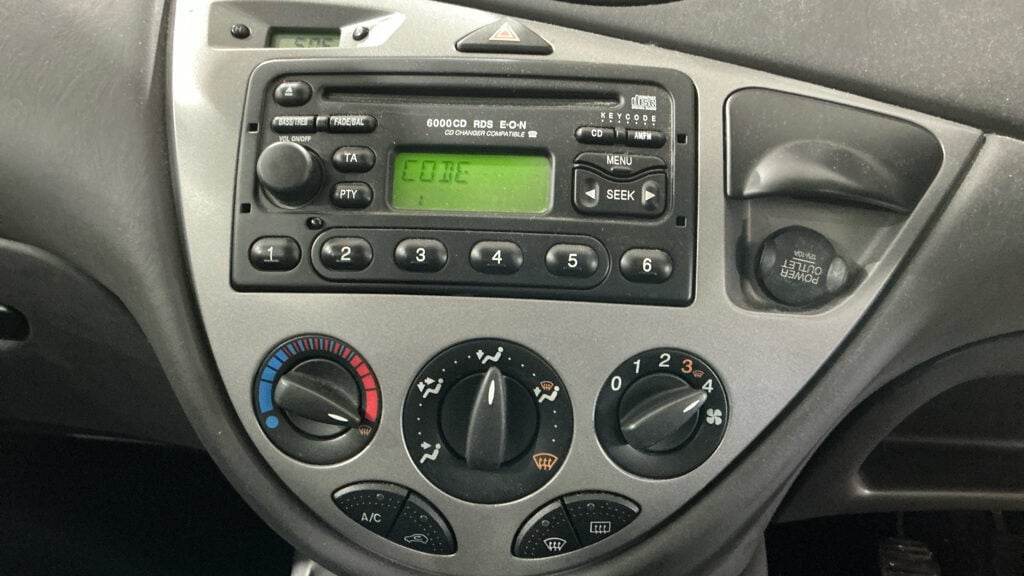 Used Ford Focus 2004 for sale - 77662060: Photo 11