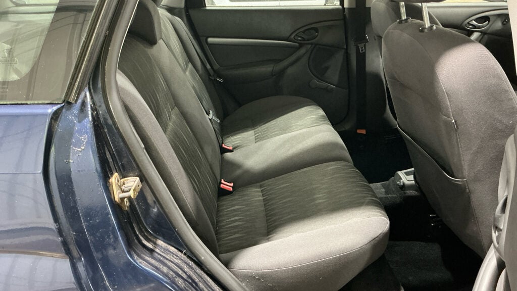 Used Ford Focus 2004 for sale - 77662060: Photo 9