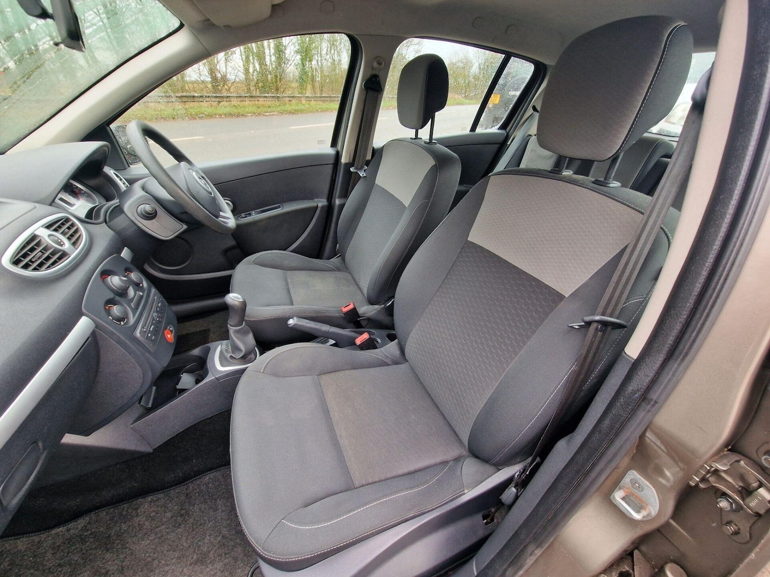 Used Renault Clio 2010 for sale - 76891833: Photo 10