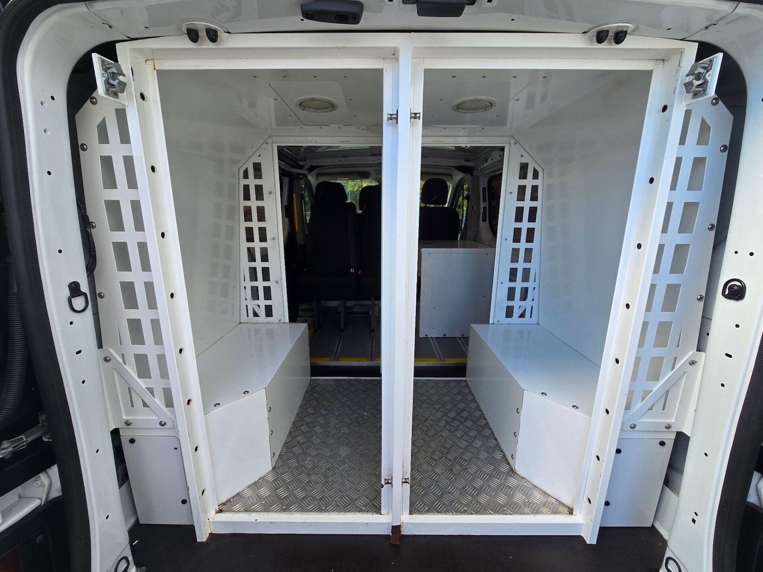 Used Vauxhall Vivaro 2016 for sale - 76891861: Photo 14