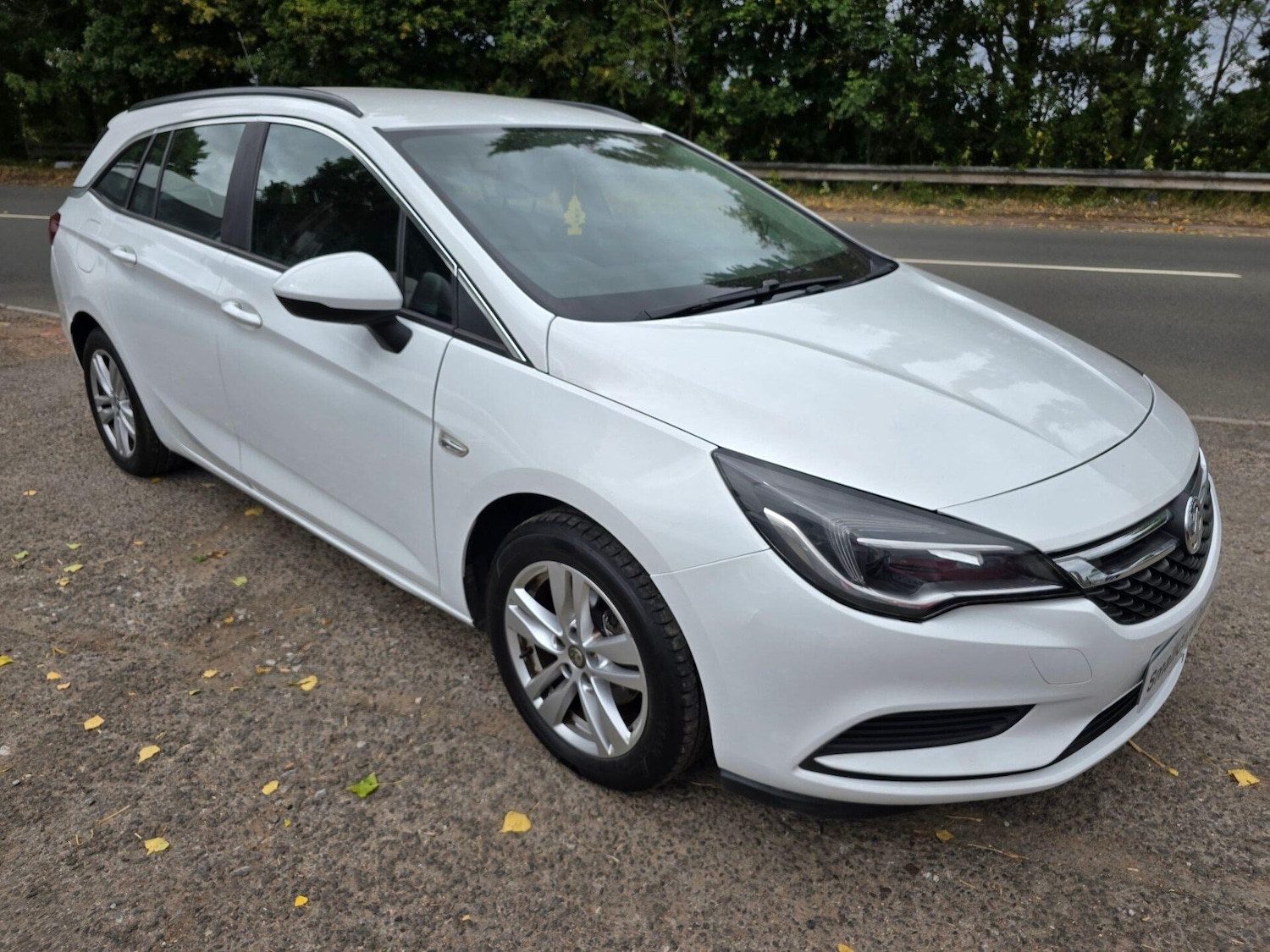 Used Vauxhall Astra 2019 for sale - 76891855: Photo 2