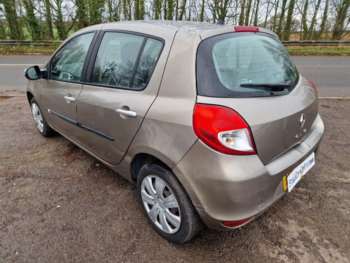 Used Renault Clio 2010 for sale - 74809819: Photo