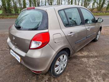 Used Renault Clio 2010 for sale - 74809819: Photo