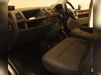 Used Volkswagen Transporter Shuttle 2019 for sale - 78256943: Photo