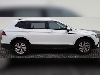 Used Volkswagen Tiguan Allspace 2023 for sale - 78632161: Photo