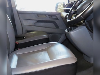 Used Volkswagen Transporter Shuttle 2021 for sale - 79409776: Photo