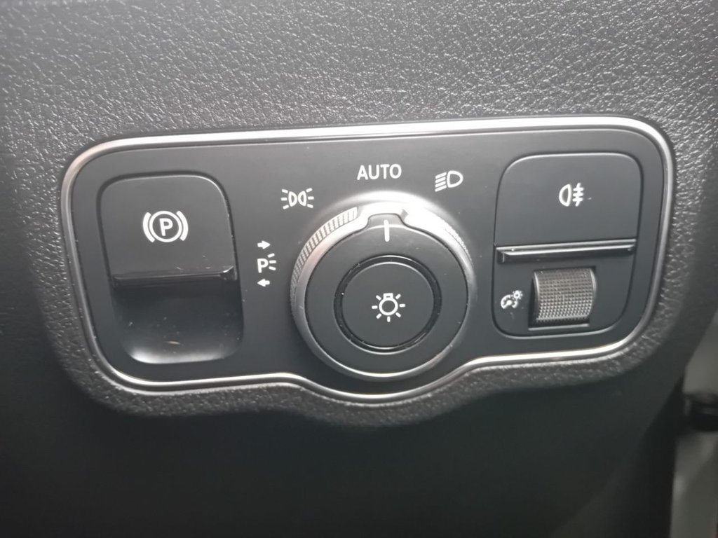 Used Mercedes-Benz GLB 2020 for sale - 77014201: Photo 29