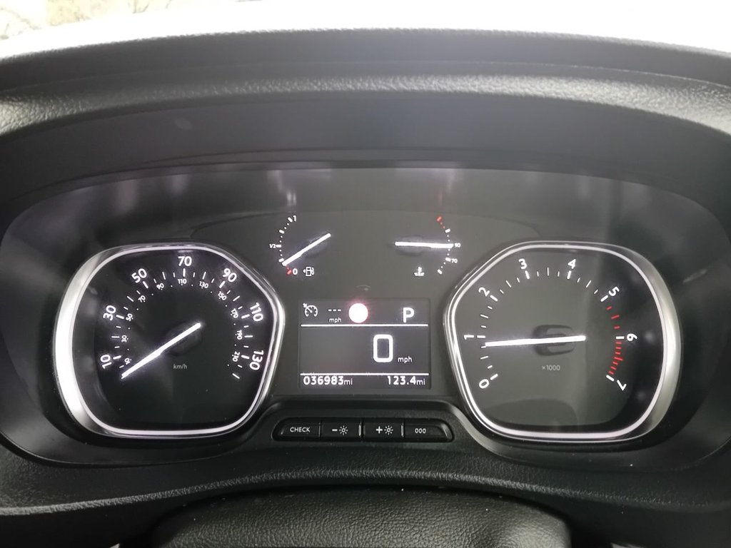 Used Peugeot Traveller 2022 for sale - 76654607: Photo 26