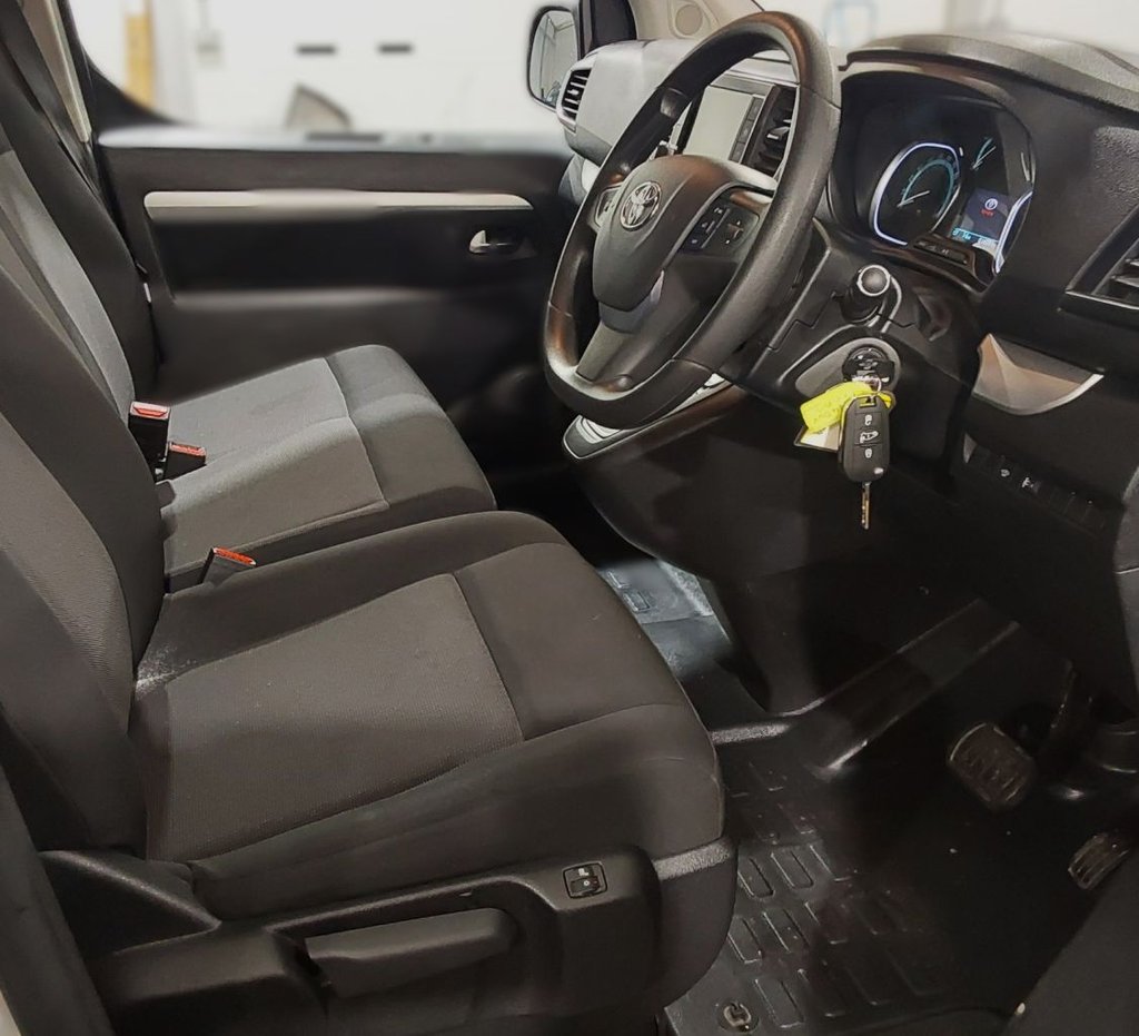 Used Toyota PROACE CITY Verso 2024 for sale - 77952846: Photo 2