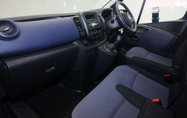 Used Vauxhall Vivaro 2017 for sale - 75986458: Photo 2