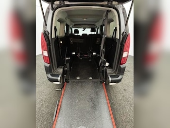 2024 (73) - 1.5 BlueHDi 100 Allure [7 Seats] 5dr