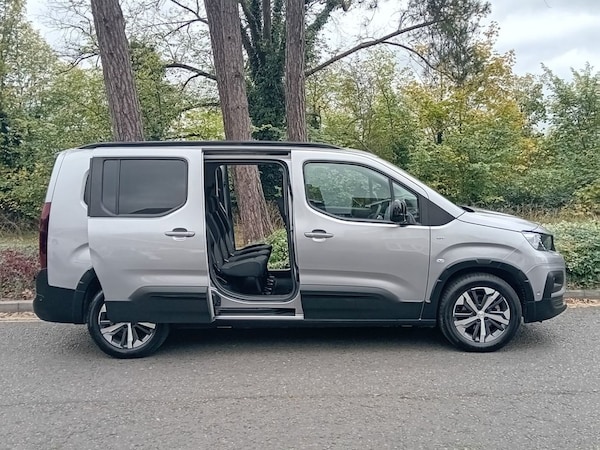 Used Peugeot e-Rifter 2024 for sale - 76069130: Photo 8