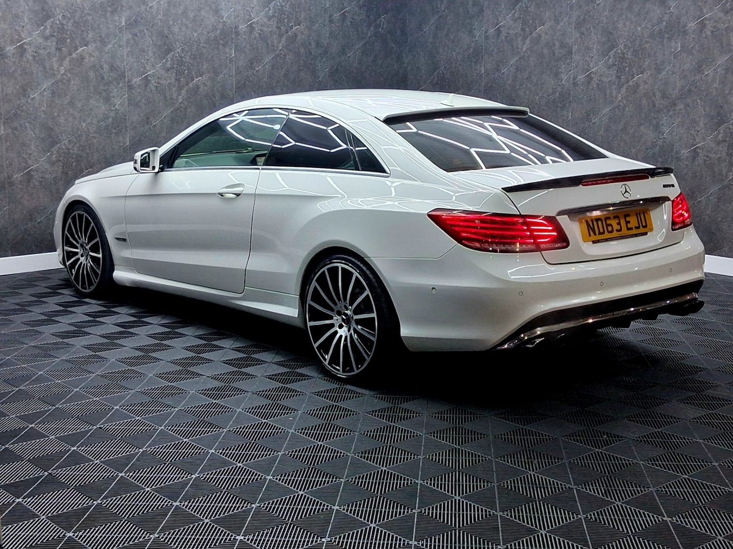 Used Mercedes-Benz E Class 2013 for sale - 77166208: Photo 5