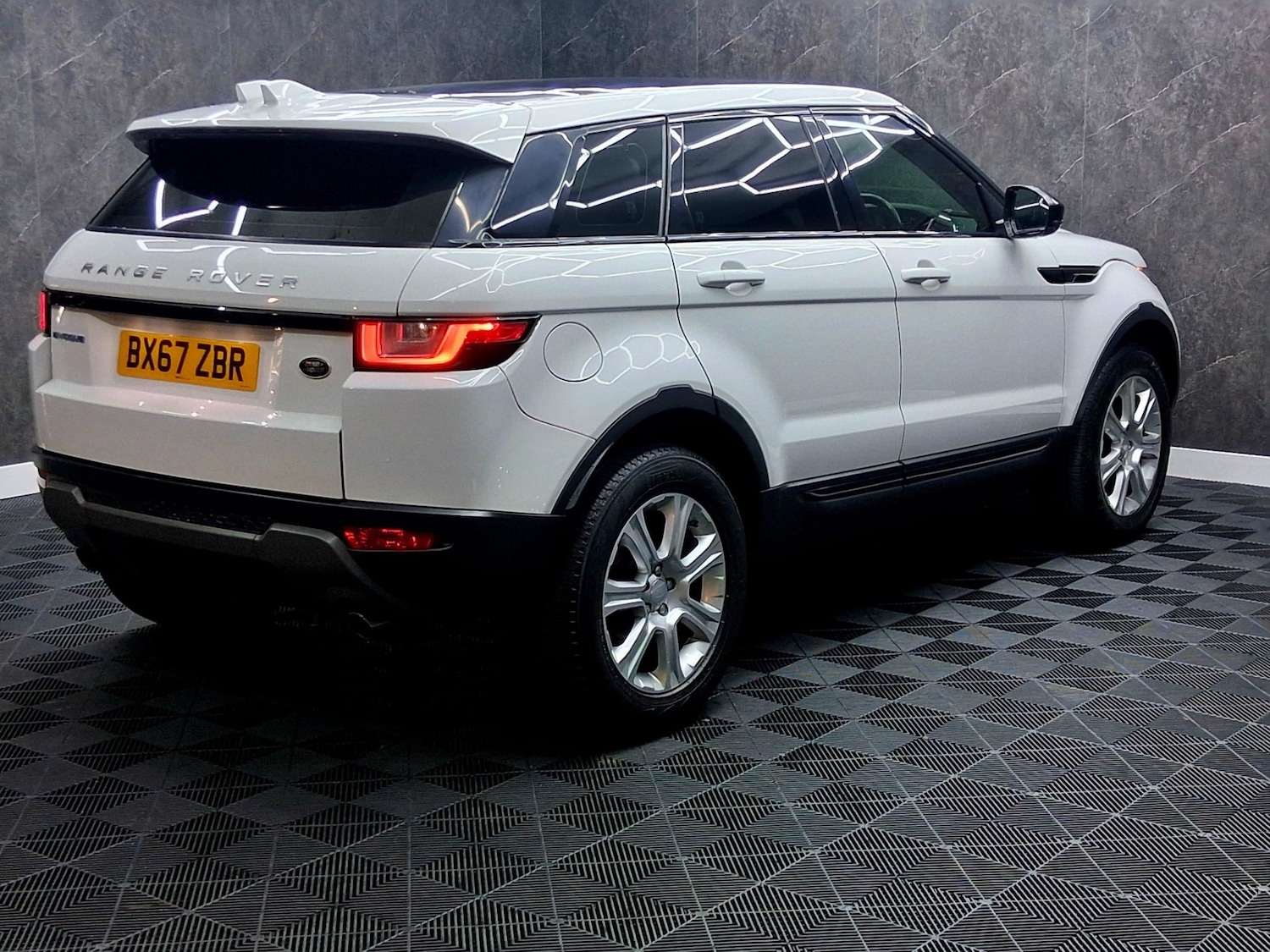 Used Land Rover Range Rover Evoque 2017 for sale - 77159403: Photo 4