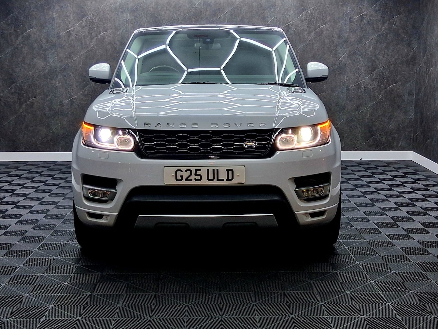 Used Land Rover Range Rover Sport 2015 for sale - 77277667: Photo 2