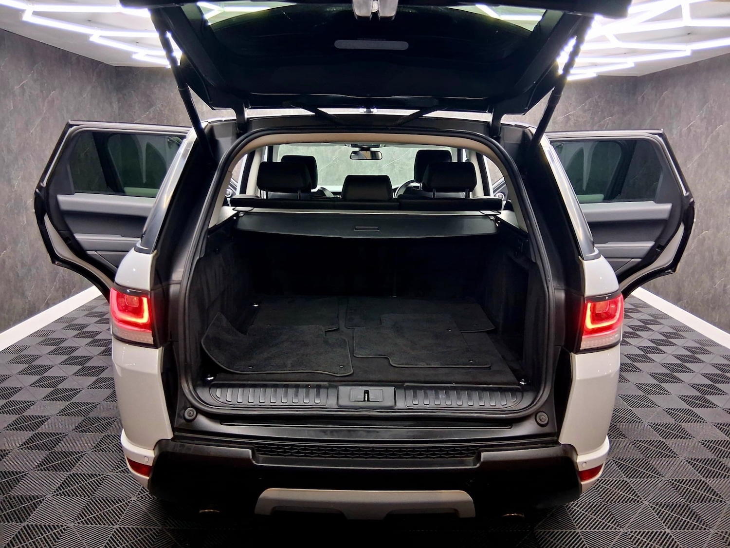 Used Land Rover Range Rover Sport 2015 for sale - 77277667: Photo 7