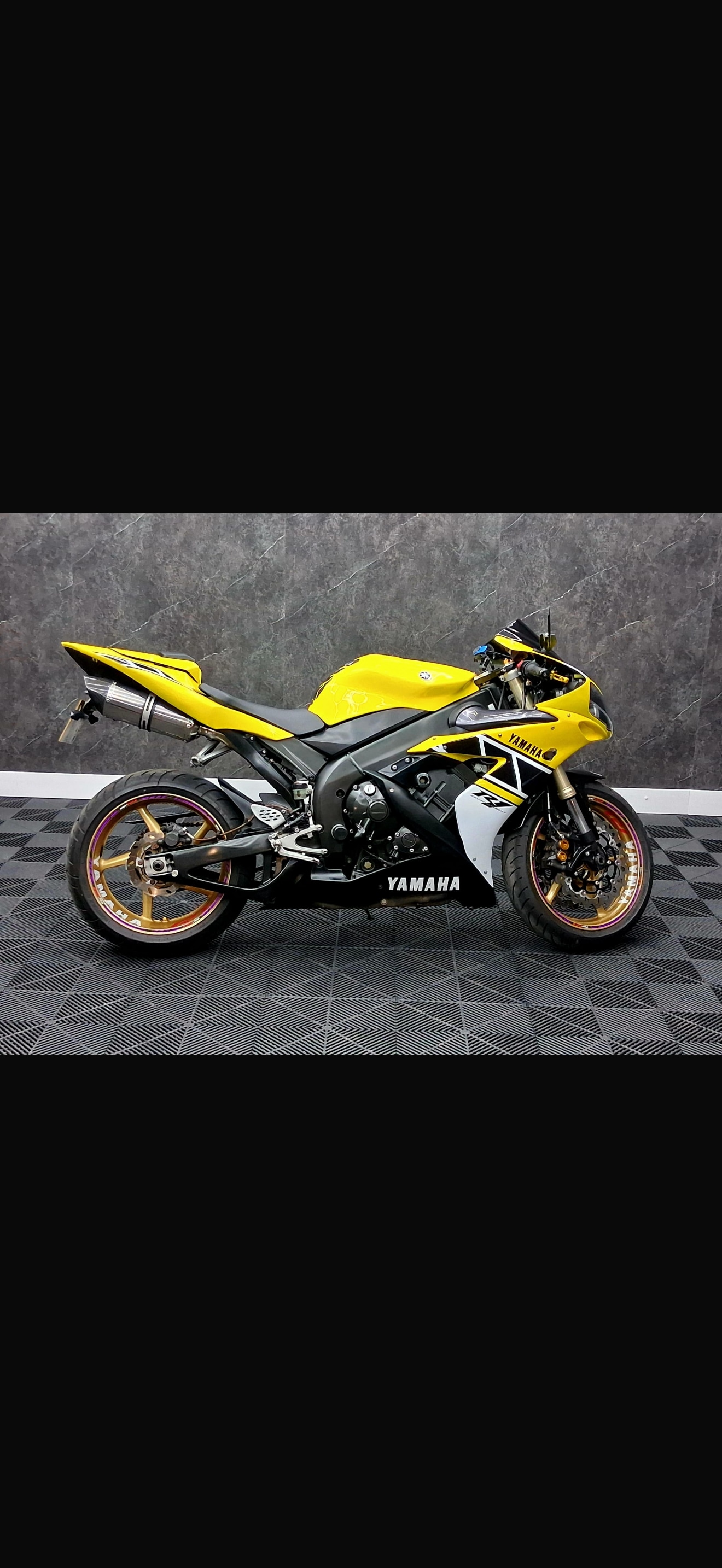 Yamaha R1